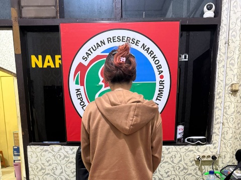 Tersangka K (34) yang diamankan petugas.