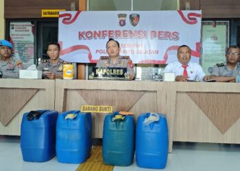 Kapolres Barito Selatan, AKBP Jecson R Hutapea, beserta jajaran dalam press release kasus, Senin (11/5/2026).