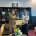Kepala Rutan Tamiang Layang, Agung Novarianto, menyerahkan surat resmi yang diterima Bupati Bartim M. Yamin, Selasa (12/5/2026).