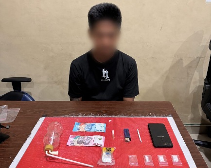 C (43) dan barang bukti yang diamankan jajaran Satresnarkoba Polresta Palangka Raya.