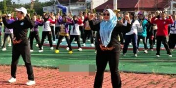 Wakil Ketua I DPRD Murung Raya, Dina Maulidah, mengikuti senam bersama yang digagas PKK setempat, Selasa (12/5/2026).