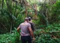 Tim gabungan yang melakukan pencarian lansia hilang di hutan sekitar Desa Wuran, Minggu (17/5/2026).