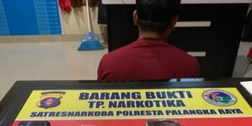 K (34) dan barang bukti sabu.