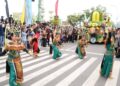 Penampilan peserta asal Kabupaten Barito Utara yang mengikuti Karnaval Budaya FBIM 2026, Minggu (17/5/2026).