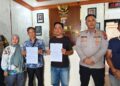 Kapolsek Dusun Timur IPDA Sulkhan Sururi, bersama kedua Warga Desa Tampu Langit, yang melakukan klarifikasi lantaran diduga gunakan SKCK Palsu, Kamis (21/5/2026). (Ist)