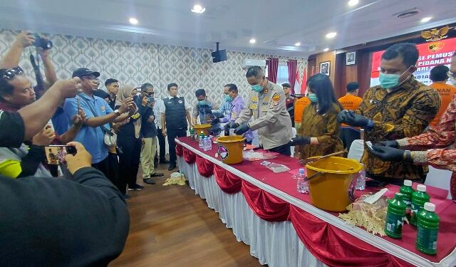 Pemusnahan barang bukti narkotika jenis sabu yang dilaksanakan Polres Kotawaringin Barat, Jumat (22/5/2026). (Ist)