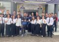 Kepala Rutan Tamiang Layang Agung Novarianto, beserta jajaran memberikan plangkat sebagai kenangan dan bentuk apresiasi, Sabtu (23/5/2026).
