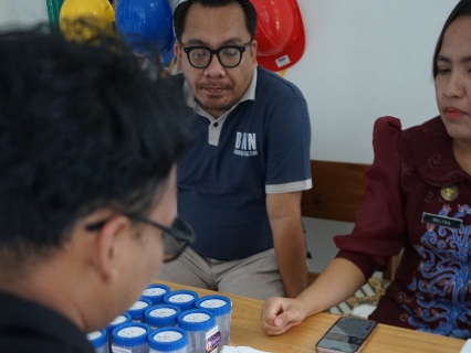 Pelaksanaan tes urine petugas Rutan Kelas IIA Palangka Raya, Sabtu (23/5/2026).