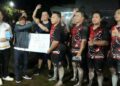 Ketua Komisi II DPRD Murung Raya Bebie (paling kanan), yang berpose bersama juara tim sepak sawut di FBIM 2026.