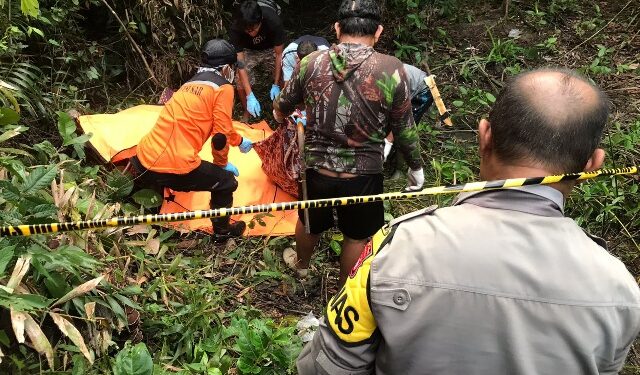 Evakuasi korban Rawita Sidum (73), oleh tim gabungan, Minggu (24/5/2026). (Ist)