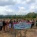 Jajaran Polsek Dusun Timur dan petani usai melakukan penanaman, Senin (25/5/2026).