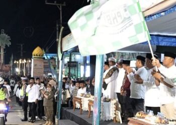 Bupati Barito Utara, H. Shalahuddin, melepas peserta malam takbiran Hari Raya Iduladha 1447 Hijriah/2026 Masehi, Selasa (26/5/2026).