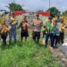 Kapolsek Pematang Karau, IPDA Riardo Hutahean, bersama BPP dan petani panen jagung, Jumat (29/5/2026).