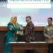 Wakil Ketua I DPRD Murung Raya, Dina Maulidah, mendampingi Bupati Murung Raya, Heriyus, menerima dokumen LHP LKPD 2025 dari BPK RI di Palangka Raya, Jumat (29/5/2026).