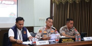 Waka Polres Bartim Kompol Alexander F Sitepu, didampingi Kasat Reskrim AKP Hengky Prasetyo, dan AKP Eko Sutrisno, dalam press release ungkap kasus kejahatan jalanan, Sabtu (30/5/2026). (Ist)