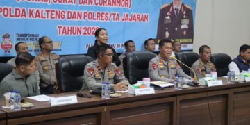 Kapolda Kalteng Irjen Pol Iwan Kurniawan, beserta jajaran dalam press release pengungkapan kasus kejahatan jalanan, Sabtu (30/5/2026). (Ist)