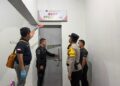 Polisi tengah melakukan olah TKP di Ruang strafsel Lapas Palangka Raya. (Ist)