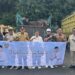 Anggota DPRD Kalteng, Ampera AY Mebas, Amonius Tuyum, Purdiono, berpose menyerahkan bantuan sapi dari Pemprov Kalteng yang diterima Bupati Bartim M.Yamin, Senin (25/5/2026).