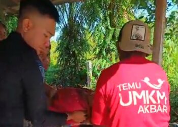 Tangkapan layar video yang memperlihatkan korban wanita yang tengah dievakuasi. (Ist)