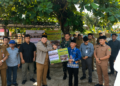 Bupati Bartim M. Yamin, menyerahkan bantuan sapi kurban dari Presiden RI untuk masyarakat, Selasa (26/5/2026).