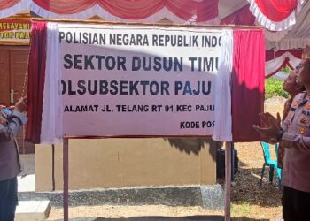 Kapolres Barito Timur AKBP Eddy Santoso, menarik tirai menandai peresmian Polsubsektor Paju Epat, Sabtu (6/6/2026).
