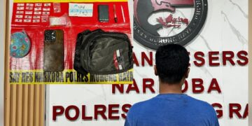 IAY alias Billy (36) diamankan bersama 20 paket sabu.