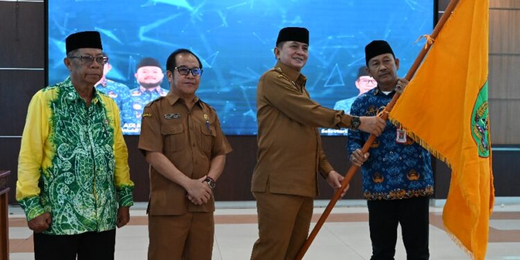 Bupati Bartim, M. Yamin, melepas kafilah MTQ KORPRI VIII, Selasa (23/6/2026).