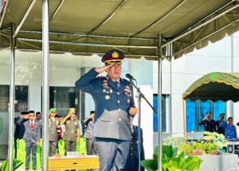 Kapolres Barito Timur AKBP Eddy Santoso, memimpin Upacara Hari Lahir Pancasila di Halaman Kantor Bupati Bartim, Senin (1/6/2026).