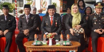 Waket I DPRD Murung Raya, Dina Maulidah (dua dari kiri), menghadiri peringatan Hari Lahir Pancasila, Senin (1/6/2026).