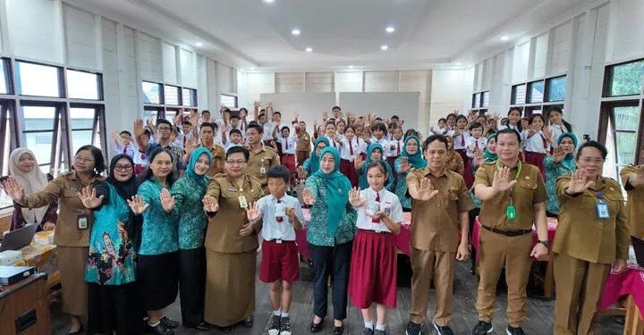 Ketua TP PKK Barito Utara, Maya Savitri Shalahuddin, B2SA Goes To School di SDN 1 Kandui, Kecamatan Gunung Timang, Selasa (2/6/2026).