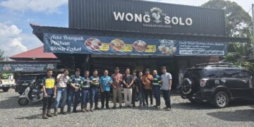Jajaran PT SIS dan PWI Barito Timur, berpose usai silahturahmi dan makan siang bersama, Kamis (4/6/2026).