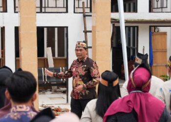Bupati Barito Utara H. Shalahuddin, meminpin Apel Pagi di Disdagrin, Kamis (4/6/2026).