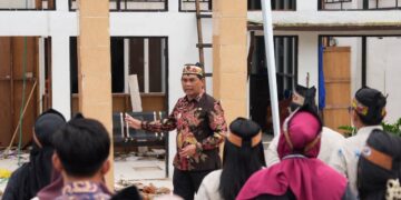 Bupati Barito Utara H. Shalahuddin, meminpin Apel Pagi di Disdagrin, Kamis (4/6/2026).