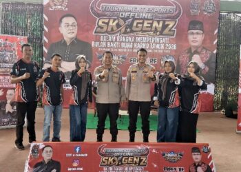 Kapolres Barito Timur AKBP Eddy Santoso, bersama tim panitia kegiatan esport, Sabtu (6/6/2026).