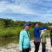 Kepala Rutan Tamiang Layang, Agung Novarianto, dan jajaran bersama aparatur Desa Sarapat meninjau lahan , Jumat (5/6/2026).