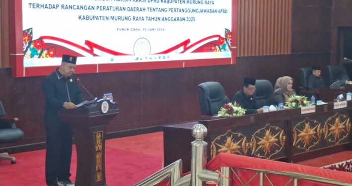 Juru bicara Fraksi PKS, Fitriadi, menyampaikan pandangan Raperda Pertanggungjawaban Pelaksanaan APBD TA 2025, Jumat (5/6/2026).