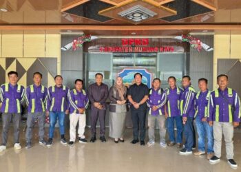 Wakil Ketua I DPRD Murung Raya, Dina Maulidah, Ketua Komisi II DPRD Murung Raya, Bebie, dan anggota, Mariyanto, menerima perwakilan PT BPP, Jumat (5/6/2026).