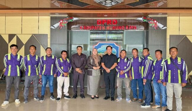 Wakil Ketua I DPRD Murung Raya, Dina Maulidah, Ketua Komisi II DPRD Murung Raya, Bebie, dan anggota, Mariyanto, menerima perwakilan PT BPP, Jumat (5/6/2026).