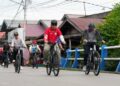 Bupati Barito Utara H. Shalahuddin, bersepeda meninjau kebersihan Kota Muara Teweh, Minggu (7/6/2026).