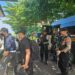 Pemindahan Saleh dan satu narapidana lain ke Nusakambangan yang dikawal ketat petugas dan aparat, Minggu (8/6/2026).