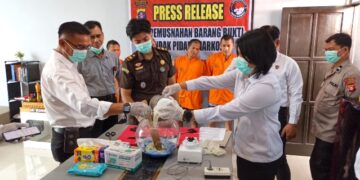 Pemusnahan barang bukti sabu dan ekstasi yang dilakukan jajaran Satresnarkoba Polresta Palangka Raya, Senin (8/6/2026). (Ist)
