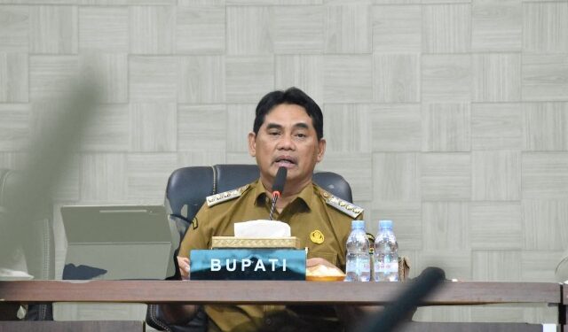 Bupati Barito Utara H. Shalahuddin, memimpin rapat persiapan pelaksanaan Festival Merdeka, di Aula Setda, Senin (8/7/2026).