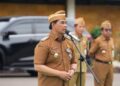 Bupati Barito Utara H. Shalahuddin, memimpin apel pagi, Senin (8/6/2026).