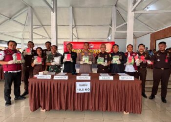 Kapores Lamandau AKBP Joko Handono, beserta jajaran dalam pemusnahan barang bukti sabu 10,5 kilogram, Selasa (9/6/2026).