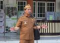 Bupati Barito Utara H. Shalahuddin, memimpin apel pagi di Dinas Lingkungan Hidup setempat, Selasa (9/6/2026).