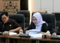 Wakil Ketua II DPRD Barito Utara, Hj. Henny Rusgiaty Rusli, memimpin paripurna, Senin (8/6/2026).
