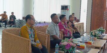Bupati Bartim M. Yamin, Ketua DPRD Nursulistio, Sekda Misnohartaku, dalam pertemuan dan silahturahmi bersama Asosiasi Kontraktor di Rumah Jabatan Barito Timur, Kamis (11/6/2026).