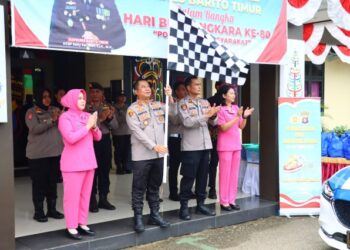 Kapolres Bartim AKBP Eddy Santoso, melepas bansos, Jumat (12/6/2026).