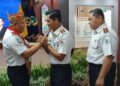Kepala Rutan Tamiang Layang, Agung Novarianto, yang memberikan ucapan selamat ke Kakamwil Ditjenpas Kalteng yang lama, I Putu Murdiana, dalam acara pisah sambut, Kamis (11/6/2026).