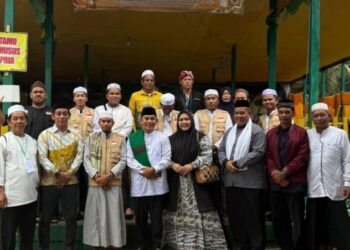 Wakil Ketua I DPRD Murung Raya, Dina Maulidah, ketika menghadiri peringatan Tahun Baru Islam 1 Muharram 1448 Hijriah yang digelar di Cagar Budaya Wisata Religi Baras Kuning, Desa Datah Kotou, Kecamatan Tanah Siang Selatan, Selasa (16/6/2026).